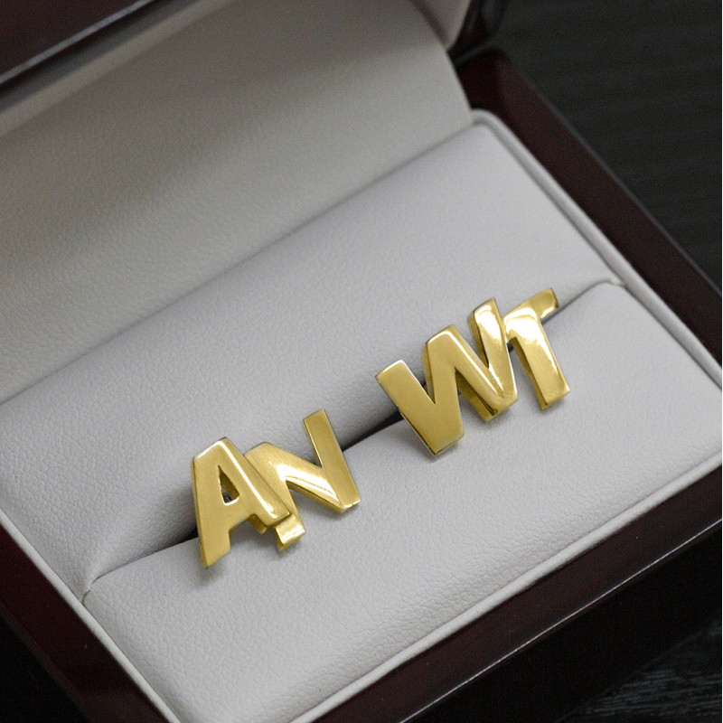 Klasyczne srebrne pozłacane spinki mankietowe z monogramem – personalizowane, autorski wzór